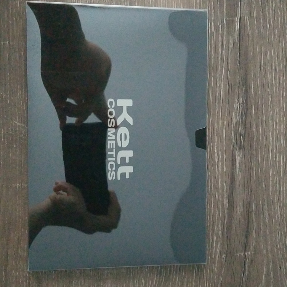 Kett FIXX- Powder Foundation Palette Light-Medium